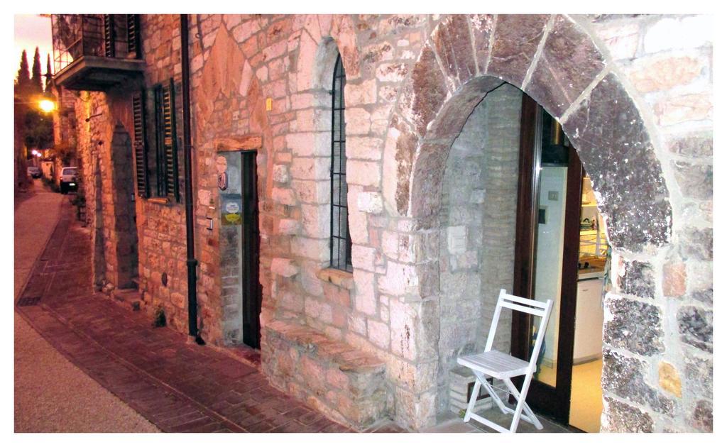 Bed and Breakfast Vico Del Poeta Asís Habitación foto