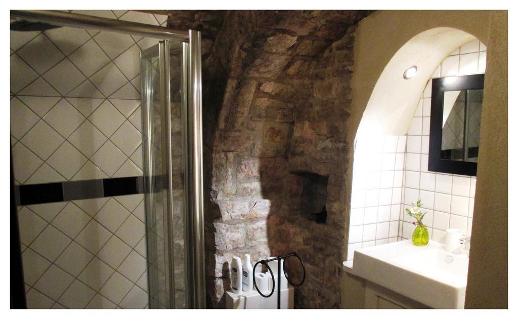 Bed and Breakfast Vico Del Poeta Asís Habitación foto