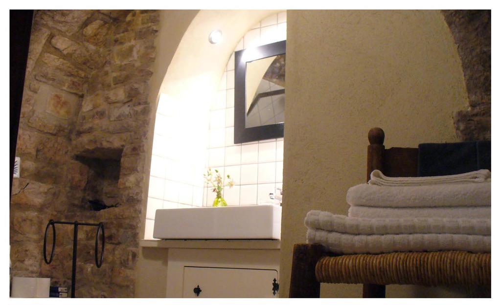 Bed and Breakfast Vico Del Poeta Asís Habitación foto