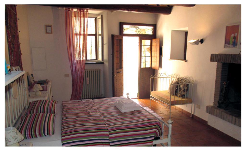 Bed and Breakfast Vico Del Poeta Asís Habitación foto