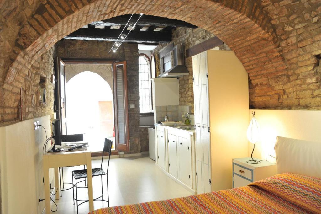 Bed and Breakfast Vico Del Poeta Asís Habitación foto