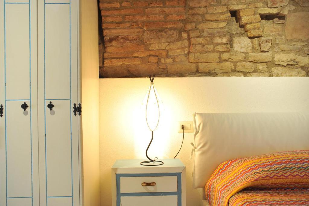 Bed and Breakfast Vico Del Poeta Asís Habitación foto